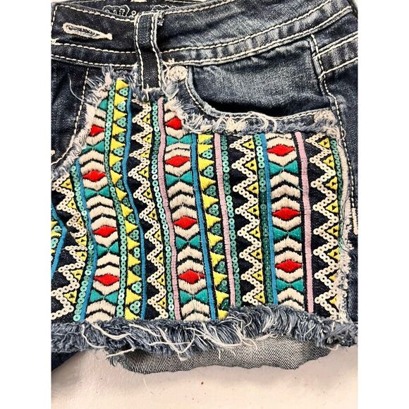 Miss Me Womens Denim Cut Off Shorts Aztec Embellished Sequin Embroidered Size 26 - Picture 2 of 9